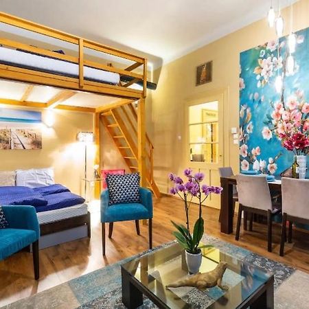 Cherry Blossom Designer Apartment In The Center With Free Parking Budapest Exterior photo
