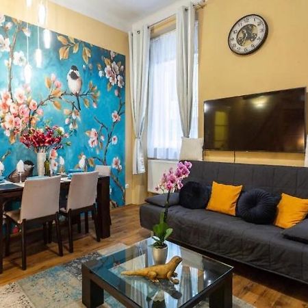Cherry Blossom Designer Apartment In The Center With Free Parking Budapest Exterior photo
