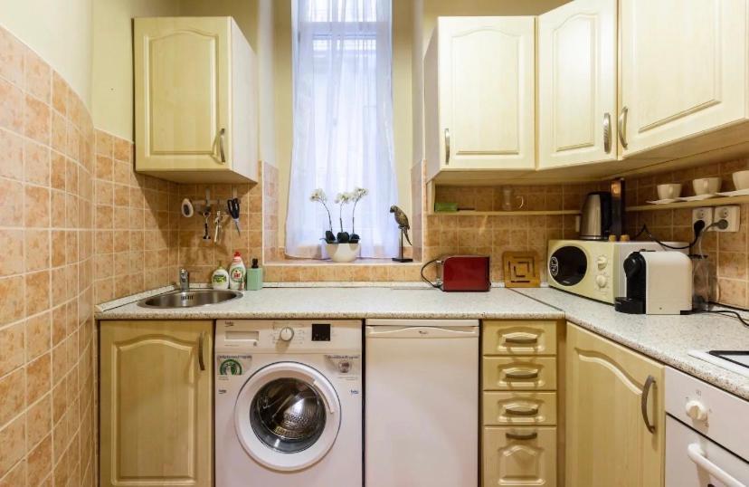 Cherry Blossom Designer Apartment In The Center With Free Parking Budapest Exterior photo