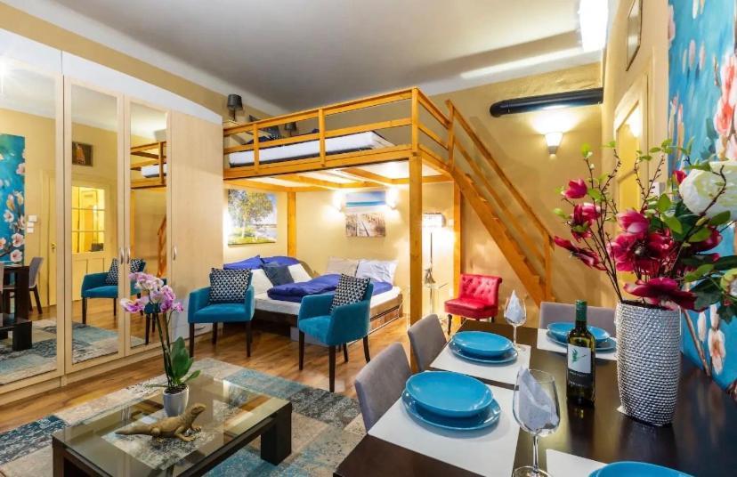 Cherry Blossom Designer Apartment In The Center With Free Parking Budapest Exterior photo